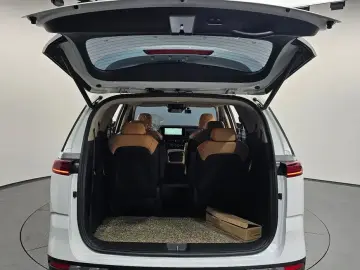 2022 Kia Carnival с пробегом 62 547 км