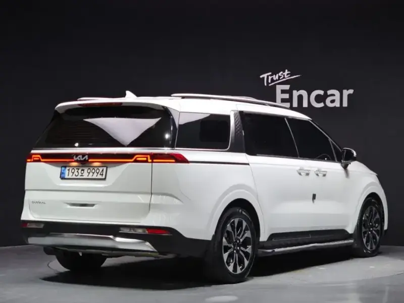 2023 Kia Carnival с пробегом 37 411 км