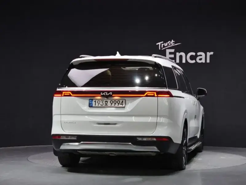 2023 Kia Carnival с пробегом 37 411 км