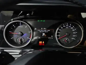 2023 Kia Carnival с пробегом 37 411 км