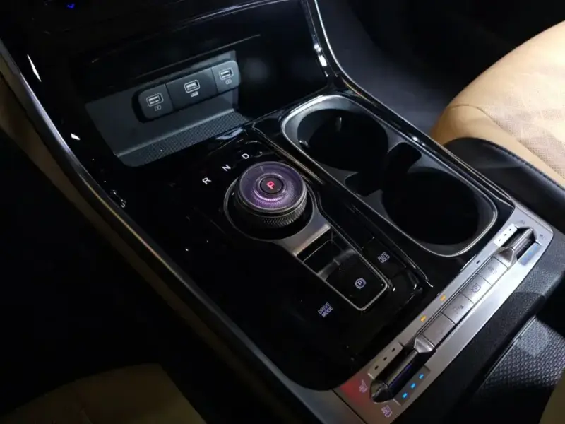 2023 Kia Carnival с пробегом 37 411 км