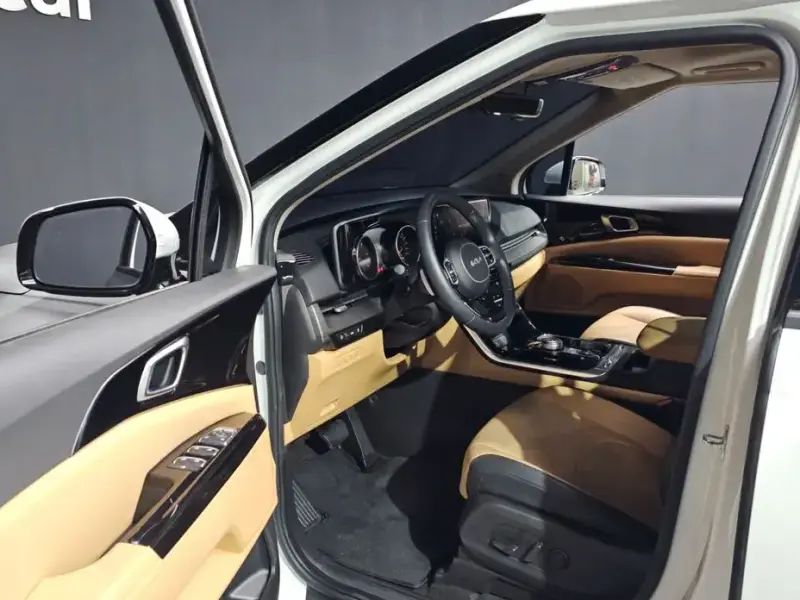 2023 Kia Carnival с пробегом 37 411 км