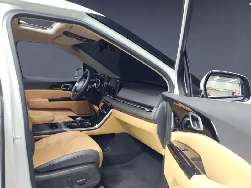 2023 Kia Carnival с пробегом 37 411 км