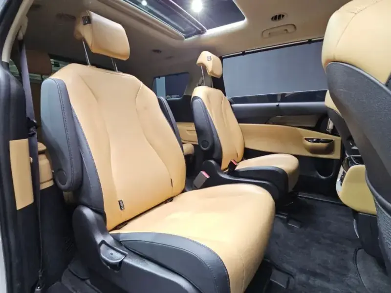 2023 Kia Carnival с пробегом 37 411 км