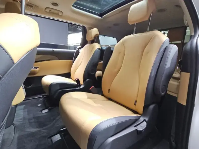 2023 Kia Carnival с пробегом 37 411 км