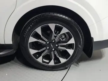 2023 Kia Carnival с пробегом 37 411 км
