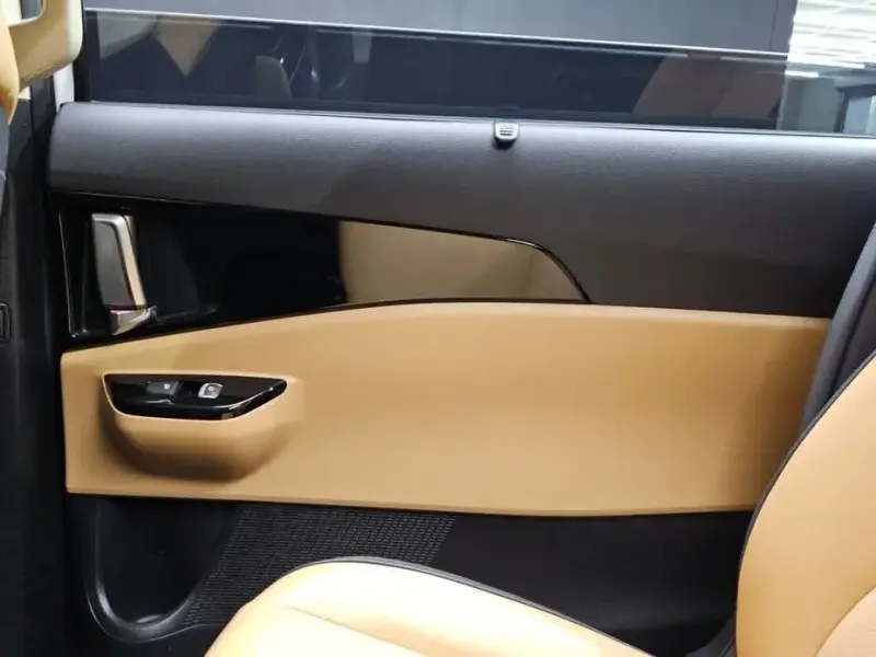 2023 Kia Carnival с пробегом 37 411 км