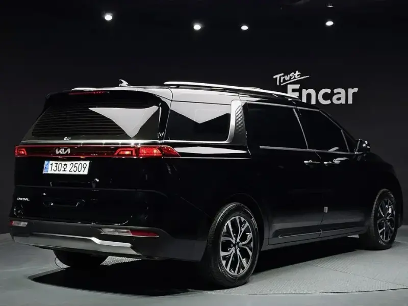 2023 Kia Carnival с пробегом 26 494 км