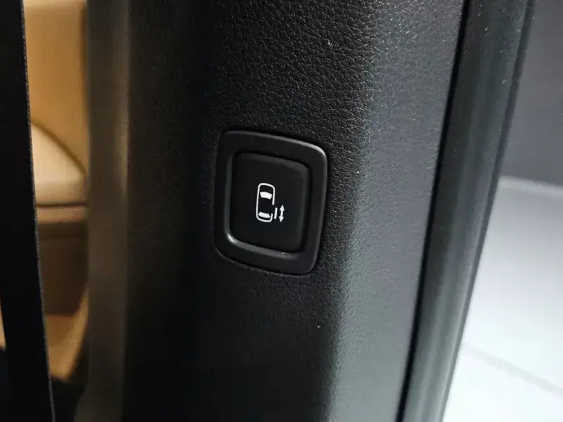 2023 Kia Carnival с пробегом 26 494 км