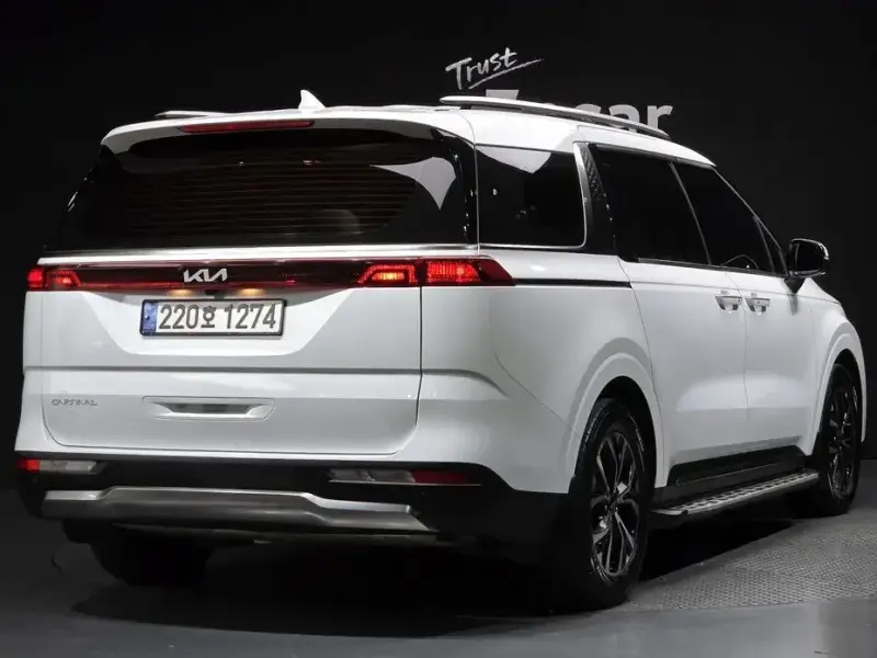 2023 Kia Carnival с пробегом 35 885 км