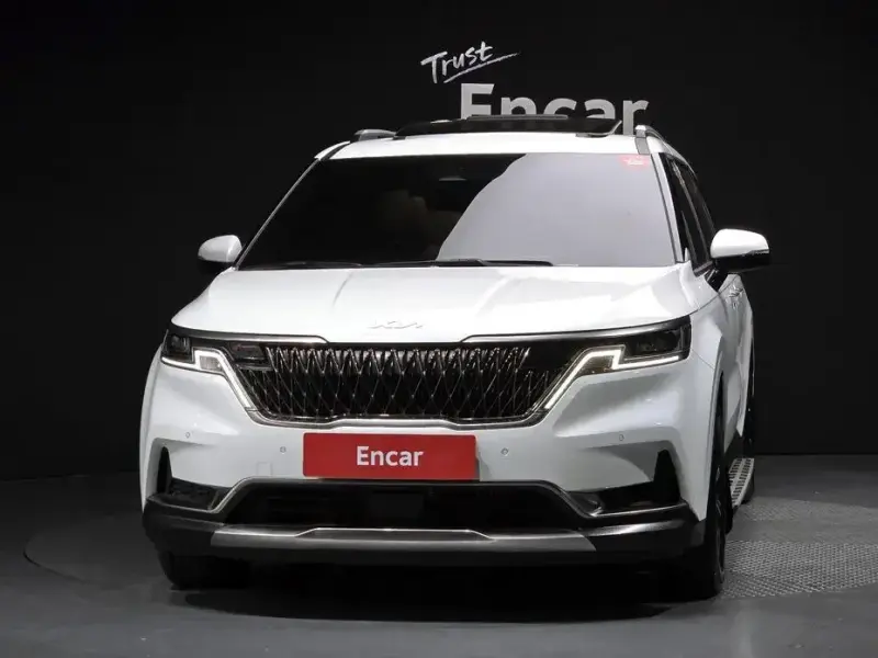 2023 Kia Carnival с пробегом 35 885 км