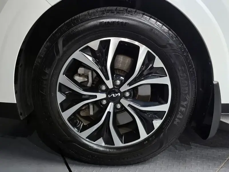 2023 Kia Carnival с пробегом 35 885 км