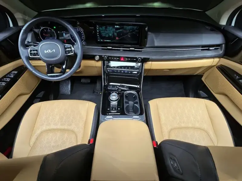 2023 Kia Carnival с пробегом 35 885 км