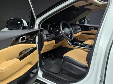 2023 Kia Carnival с пробегом 35 885 км
