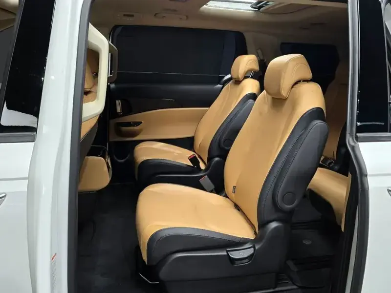 2023 Kia Carnival с пробегом 35 885 км
