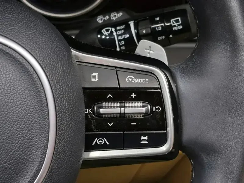 2023 Kia Carnival с пробегом 35 885 км