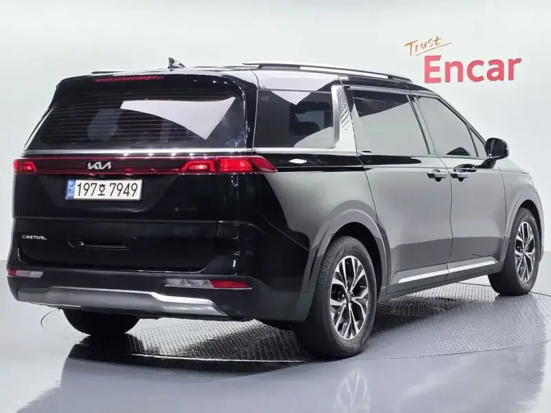 2022 Kia Carnival с пробегом 17 804 км