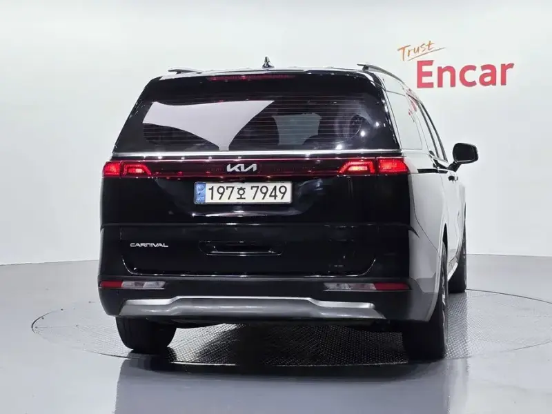 2022 Kia Carnival с пробегом 17 804 км