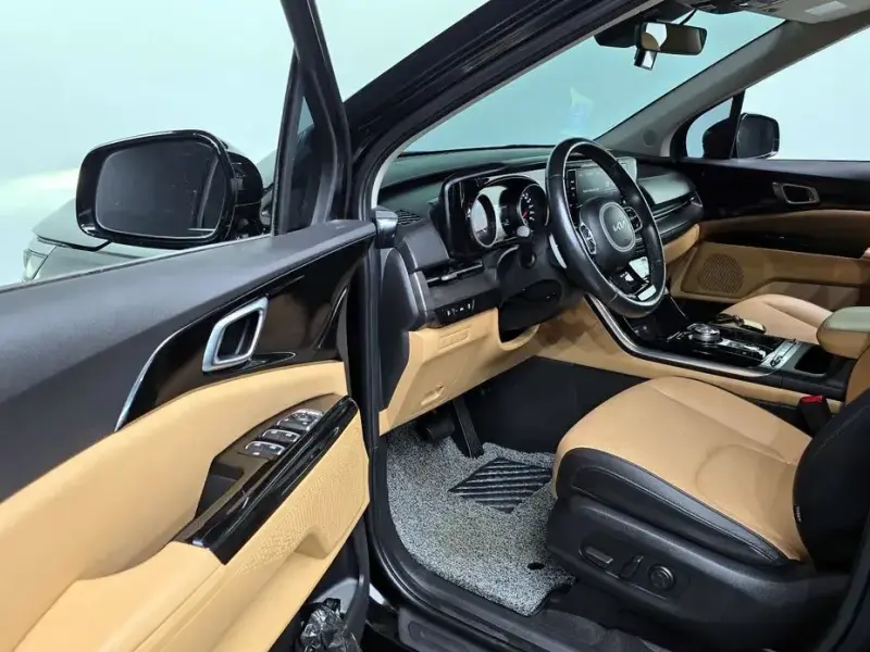2022 Kia Carnival с пробегом 17 804 км