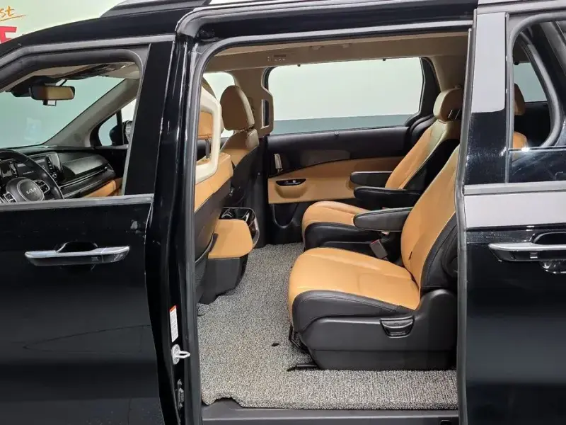 2022 Kia Carnival с пробегом 17 804 км