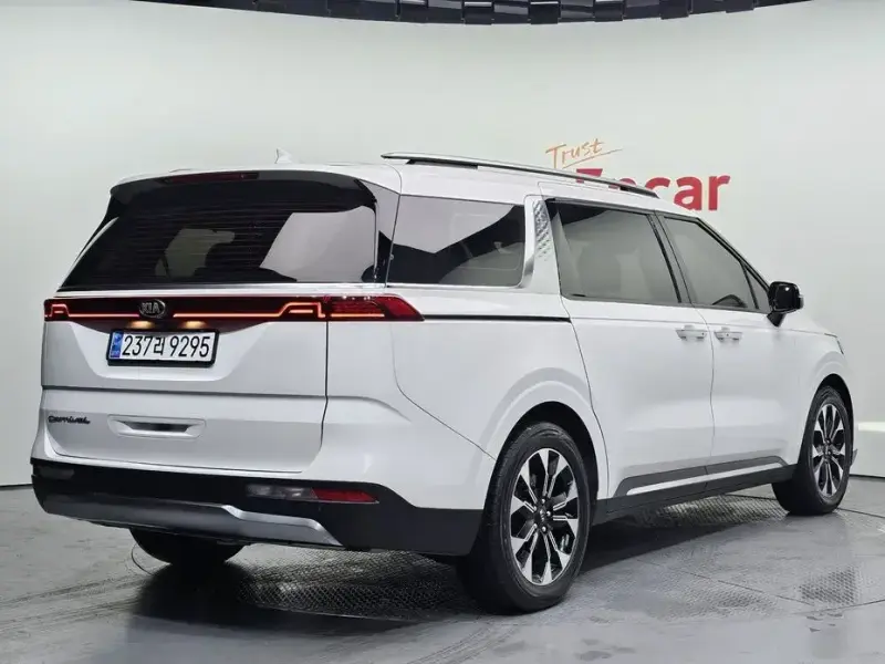 2021 Kia Carnival с пробегом 109 200 км