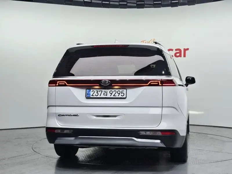 2021 Kia Carnival с пробегом 109 200 км