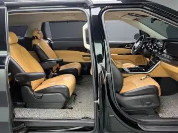 2022 Kia Carnival с пробегом 17 804 км