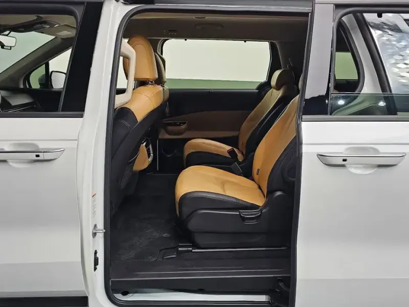 2021 Kia Carnival с пробегом 109 200 км