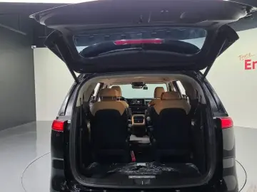 2022 Kia Carnival с пробегом 17 804 км