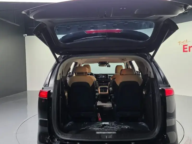 2022 Kia Carnival с пробегом 17 804 км