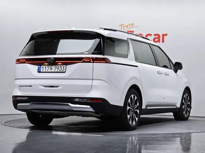 2021 Kia Carnival с пробегом 32 000 км