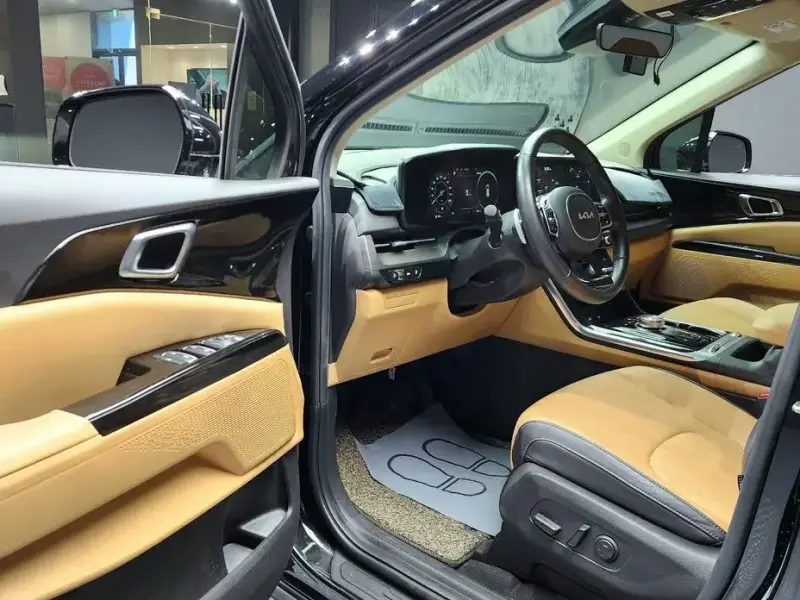 2022 Kia Carnival с пробегом 43 520 км