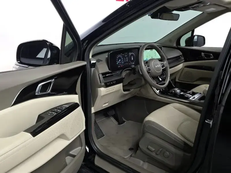 2023 Kia Carnival с пробегом 13 306 км