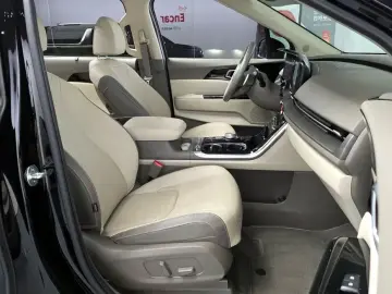 2023 Kia Carnival с пробегом 13 306 км