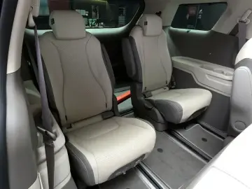 2023 Kia Carnival с пробегом 13 306 км