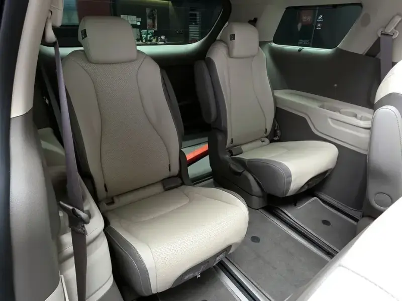 2023 Kia Carnival с пробегом 13 306 км