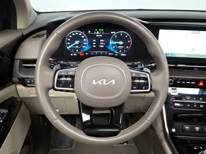 2023 Kia Carnival с пробегом 13 306 км