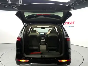 2023 Kia Carnival с пробегом 13 306 км