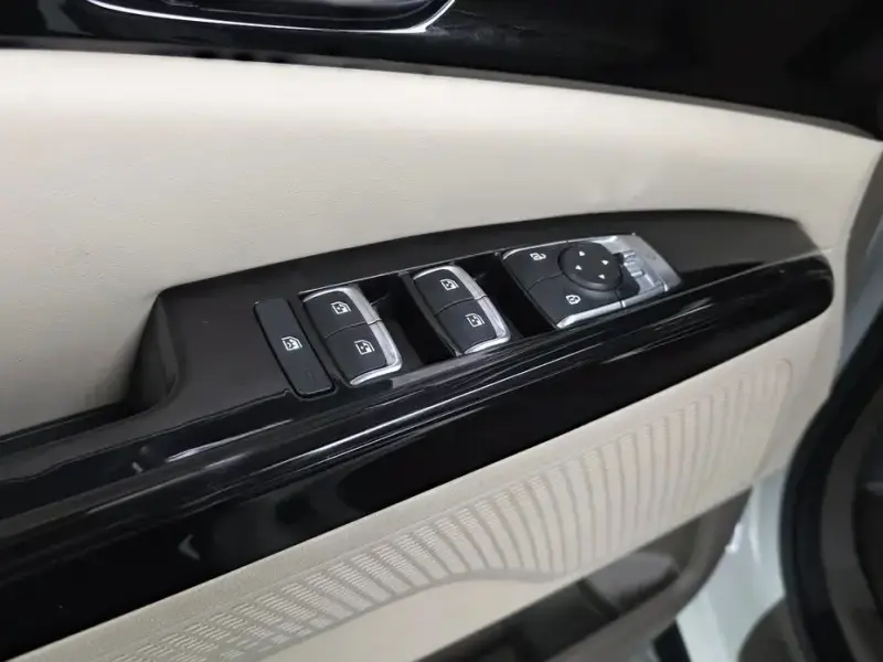 2022 Kia Carnival с пробегом 65 688 км