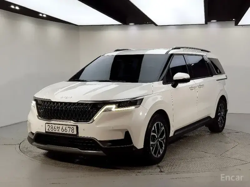 2022 Kia Carnival с пробегом 33 305 км