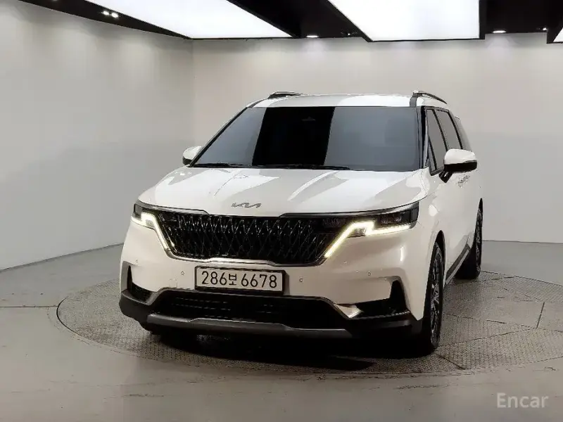 2022 Kia Carnival с пробегом 33 305 км