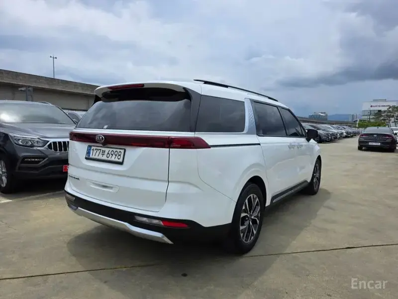 2021 Kia Carnival с пробегом 35 565 км