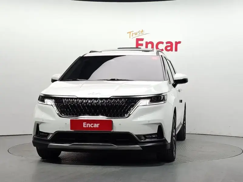 2023 Kia Carnival с пробегом 83 260 км