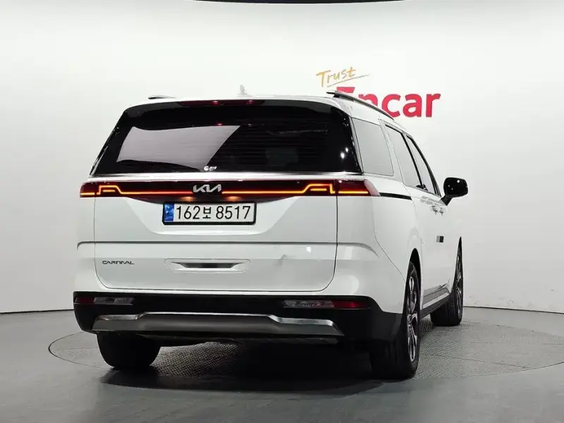 2023 Kia Carnival с пробегом 83 260 км
