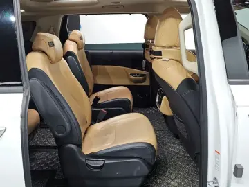 2023 Kia Carnival с пробегом 83 260 км