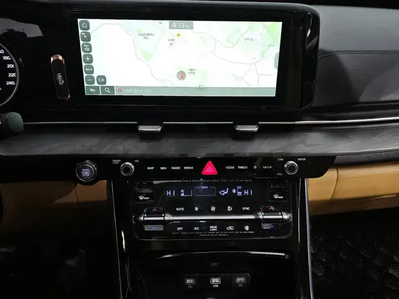 2023 Kia Carnival с пробегом 83 260 км