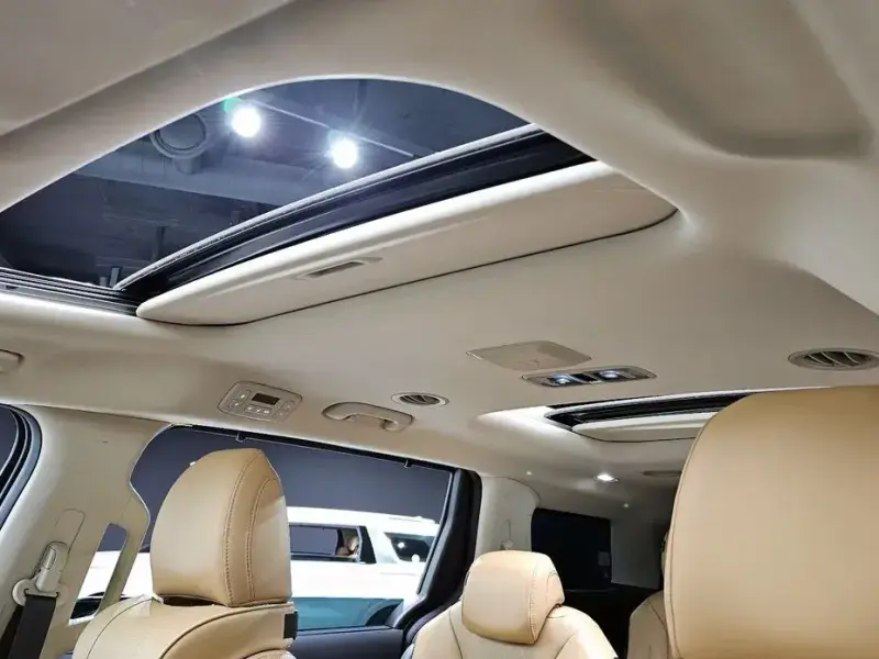 2023 Kia Carnival с пробегом 83 260 км