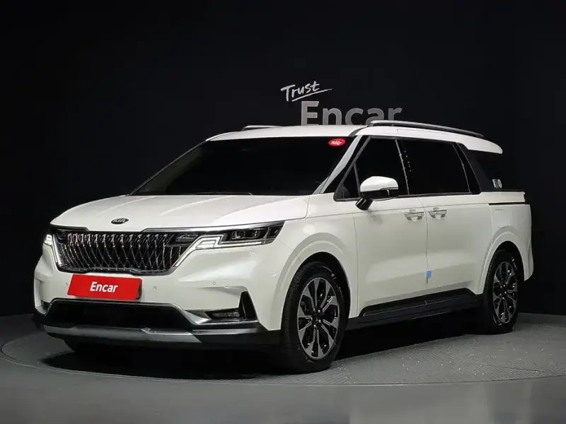 2021 Kia Carnival с пробегом 15 602 км
