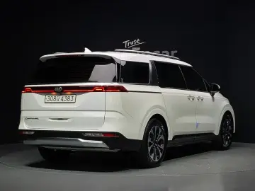 2021 Kia Carnival с пробегом 15 602 км