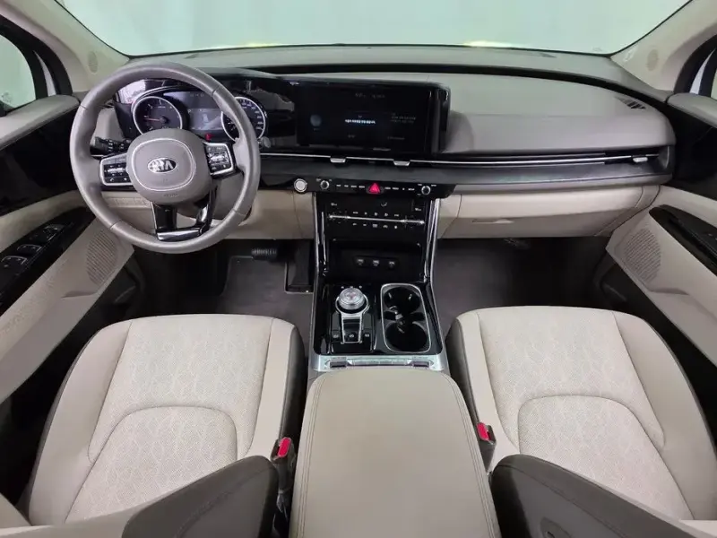 2021 Kia Carnival с пробегом 15 602 км